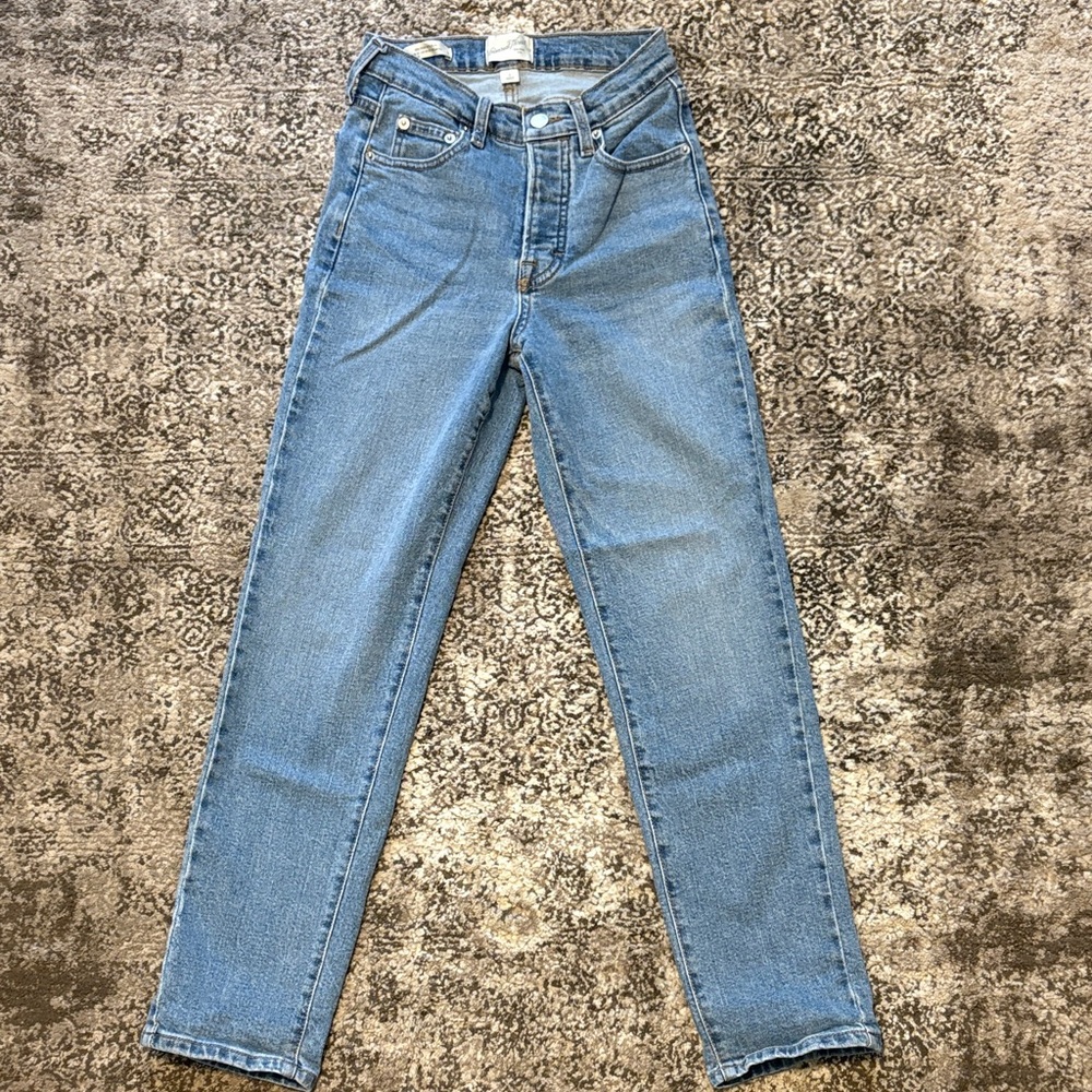 Universal Thread Light Blue Straight Leg Jeans